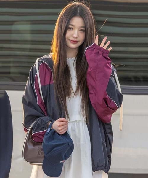 [장원영 착용] 미우미우 아마란스 바람막이